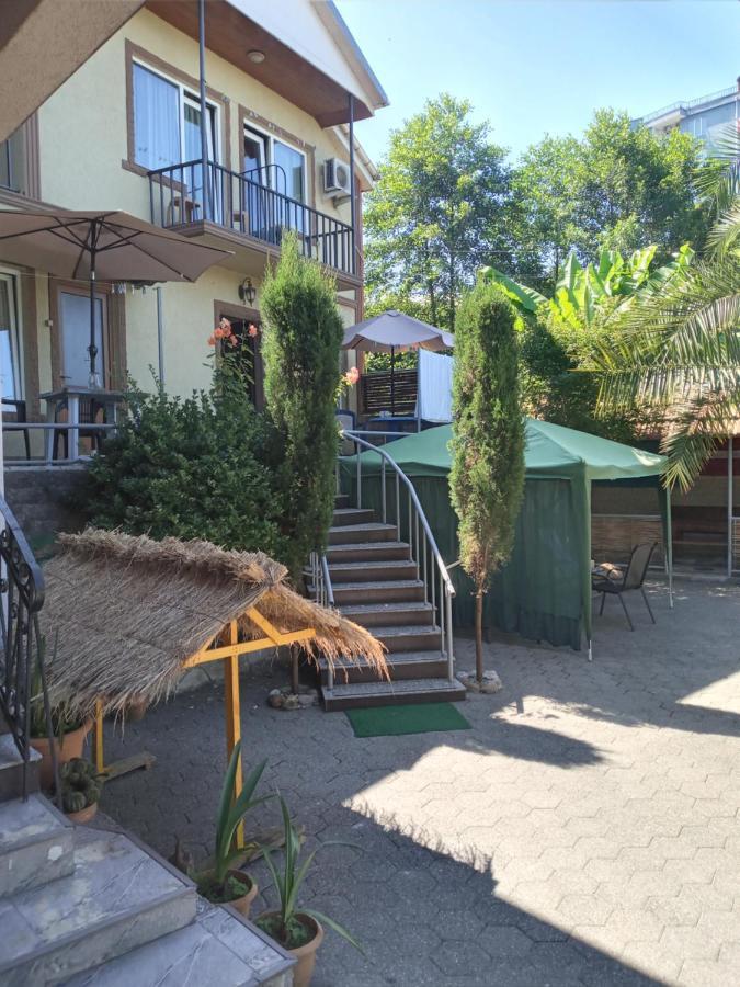 Guest House Nino Makhinjauri Εξωτερικό φωτογραφία